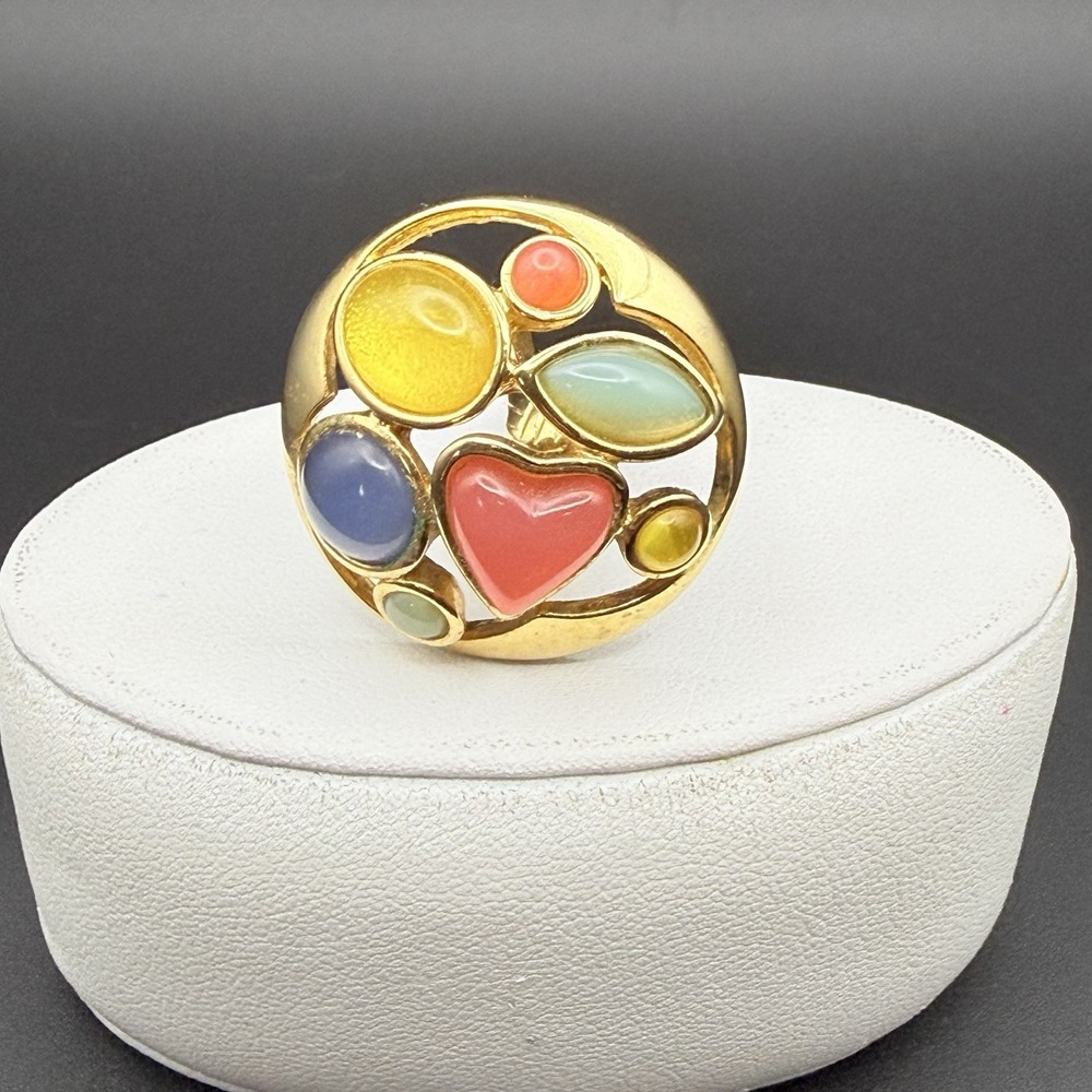 Vintage Trifari Pink Heart Cabochon Gold Tone Openwork Single Clip On Earring